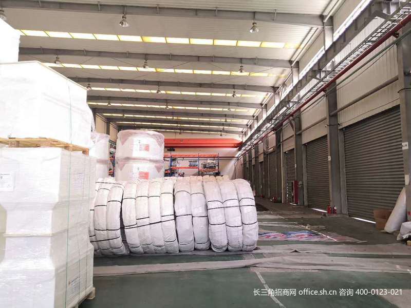 G2743上海青浦白鹤新胜路  刚空出1800平带行车仓库出租  层高10米