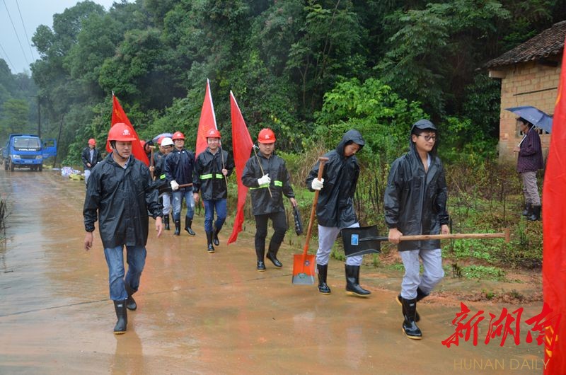 国企担当：中铁中南公司防汛抗洪冲锋在前